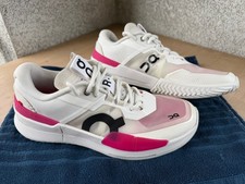 Men's On THE ROGER Pro 2 White/Pink Tennis Shoes US 8 Worn Once Excellent Shape