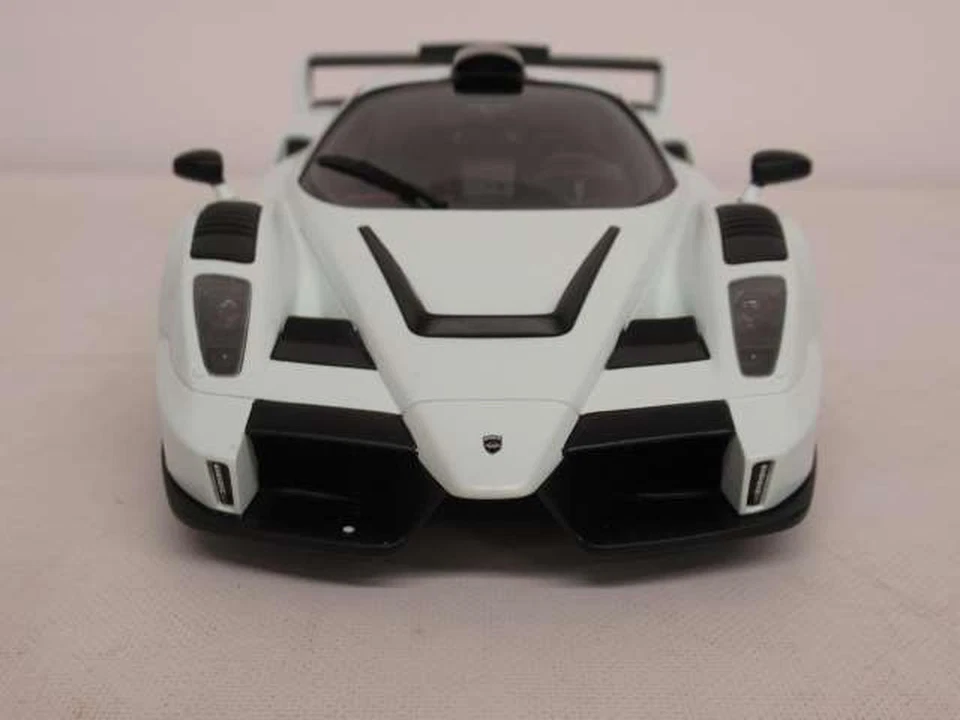 GEMBALLA MIG U1 1/18 Scale Car White Damaged Bottom - Image 3 of 4