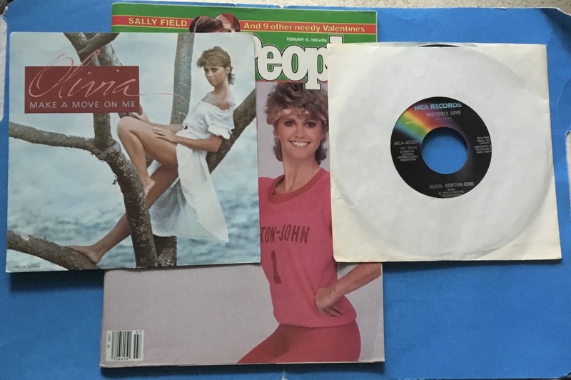 1982 People Magazine Olivia Newton -John & Sally Field + (2)  45 rpm Records