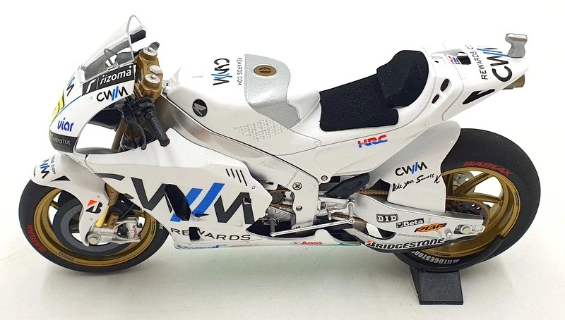 Minichamps 1/12 Scale 122 151135 - Honda RC213V LCR Honda Cal Crutchlow 2015 - Image 3 of 4