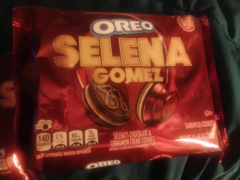 Selena Gomez OREO Cookies Chocolate and Cinnamon Creme Limited Edition, 10.68 oz