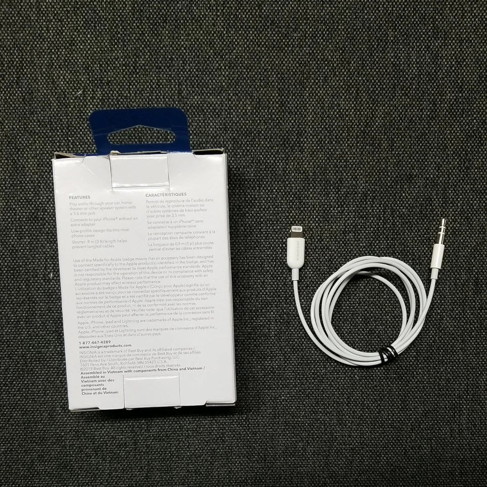 Insignia 0.9m (3 Ft.) MFi Certified Lightning to 3.5mm Male Stereo Cable - White Foto 2 de 3