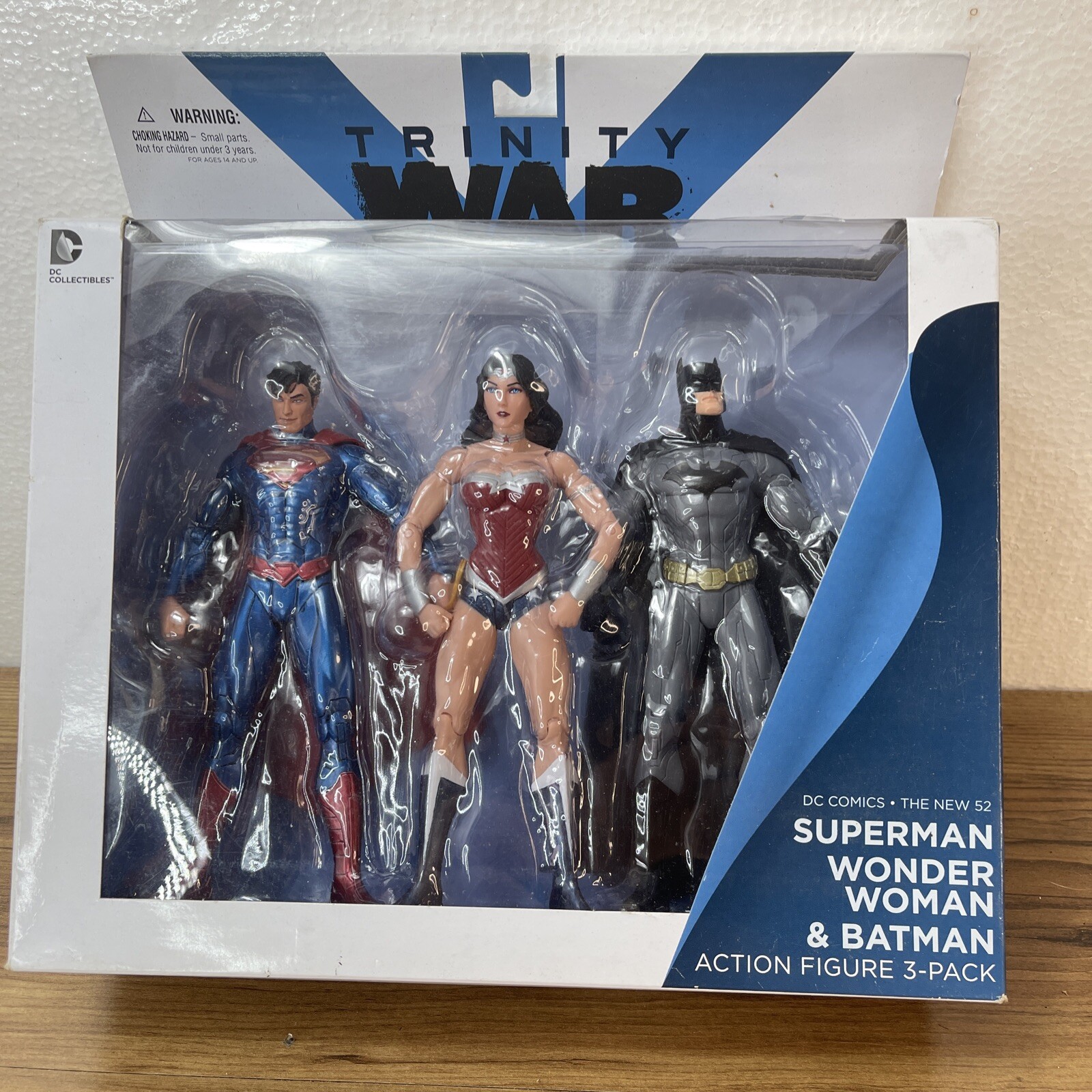 Trinity War Action Figure 3-Pack Set Superman Wonder Woman Batman NEW Tote2