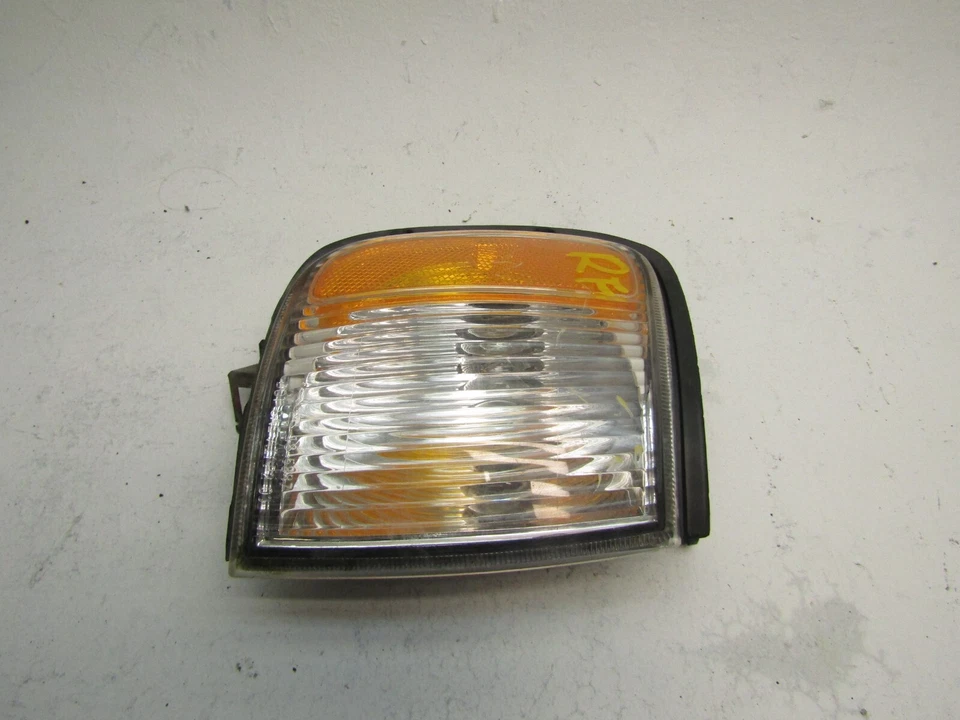 Luz de señal de giro de estacionamiento RODEO 2000 2004 lámpara montada en el guardabarros delantero del lado del pasajero Foto 2 de 4