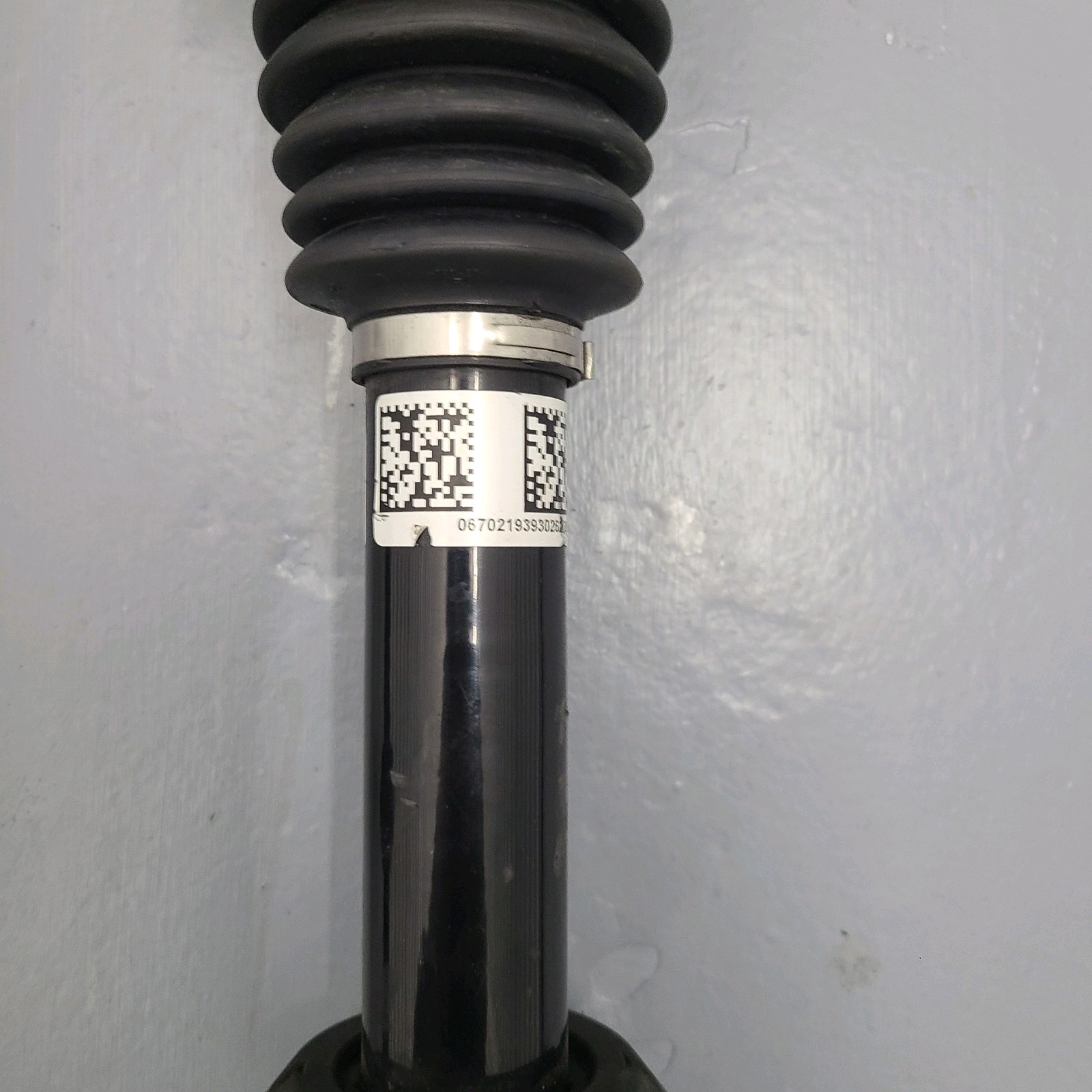 2022-2024 MASERATI MC20 LEFT AXLE OEM# 10491678