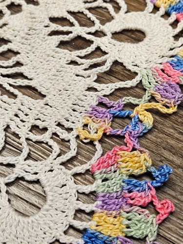 18" Vintage Hand Crochet Lace Doily Round Table Topper Tablecloth Wedding Pastel - Picture 5 of 7