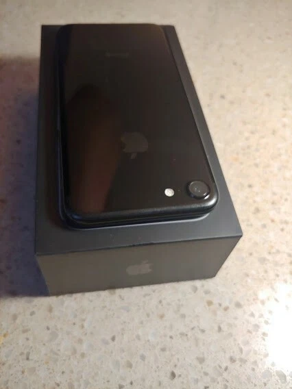 Apple iPhone 7 - 128 GB - Jet Black (Sbloccato) (US) - Immagine 3 di 4