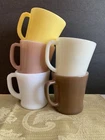 5/ VTg  FIRE KING ANCHOR HOCKING D HANDLE MUGS MAUVE YELLOW BROWN WHITE ETC GVC
