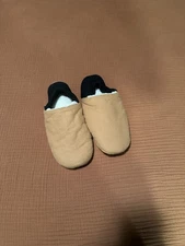 Kolo Slippers Size Large