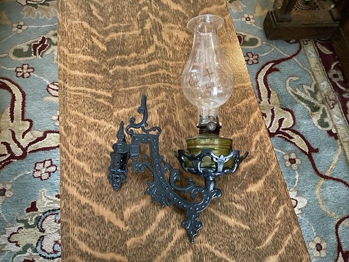 Antique Victorian Wall Mount Oil Lamp Cast Iron Bracket Glass Kerosene Farmhouse - Picture 2 of 13