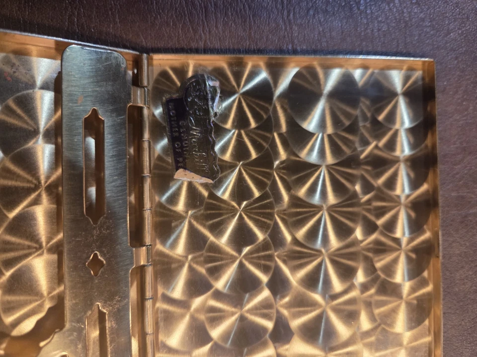 Estuches de cigarrillos vintage de latón madreperla también un CHAS. Estuche T KENNEDY. Foto 4 de 4