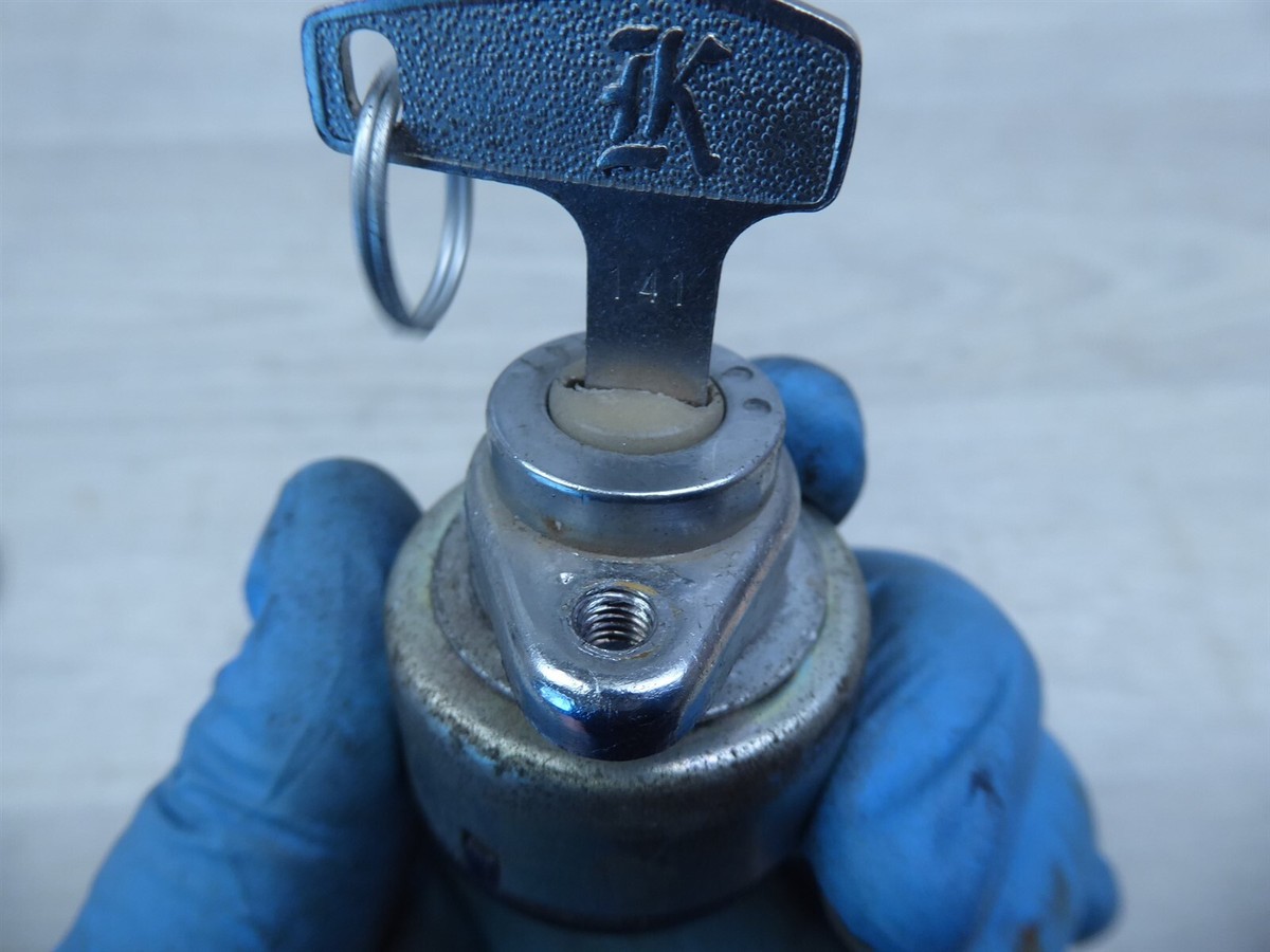 1971 Kawasaki F9 350 Big Horn K764-1) ignition switch with key for
