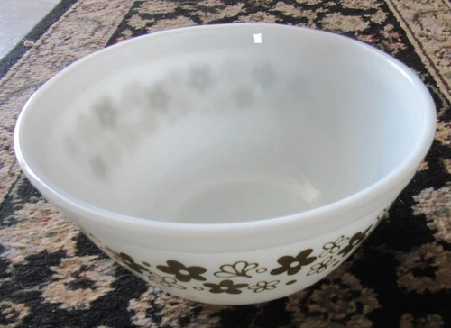 VINTAGE PYREX 402 BOWL SPRING BLOSSOM  1 1/2 QT.  EXCELLENT  CONDITION