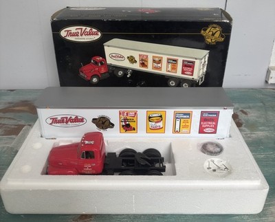 First Gear 1959 RF-200 Tractor Trailer True Value 12-2093 1:34 - Mint