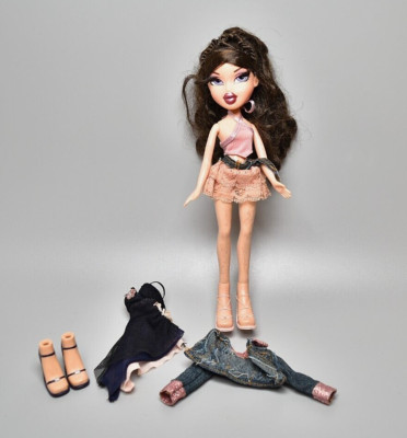 Bratz Puppe Girlz Nite Out Dana mit Schuhen und Kleidung 2001