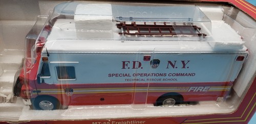 CODE 3 COLLECTIBLES MT-55 FREIGHTLINER FDNY SPECIAL OPS COMMAND 1/32 SCALE 14005 - Picture 2 of 7