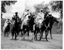 AFRIQUE NIGER  NIAMEY Caravane d'hommes à cheval  circa 1960