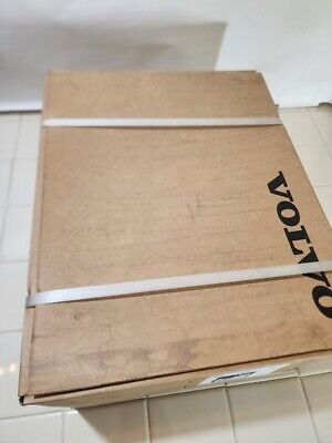 Volvo VOE 17526656 Kit with Tank Unit VOE 17514890 & Hose Volvo VOE 17526656 Kit with Tank Unit VOE 17514890 & Hose