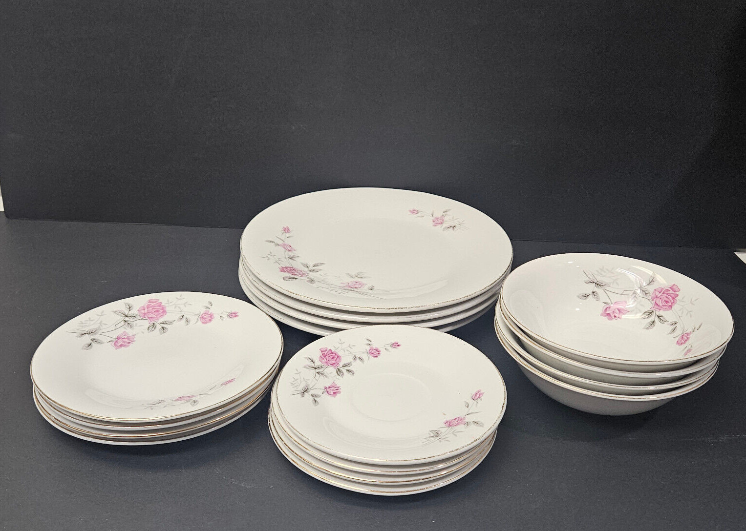 Floral Pattern 16pc Service For 4
