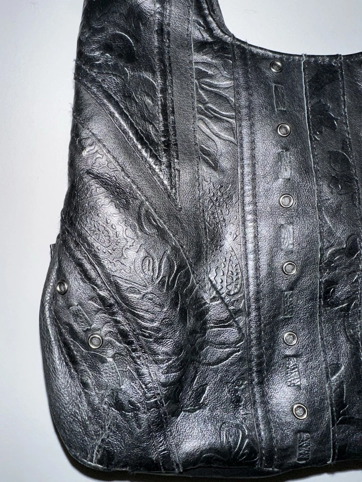 Bolsa de ombro Cabin Creek preta de couro floral em relevo bolsa de mão ocidental - Imagem 2 de 4