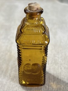 Philadelphia Berrings Apple 3 Inch Mini Amber Bottle With A Cork Top