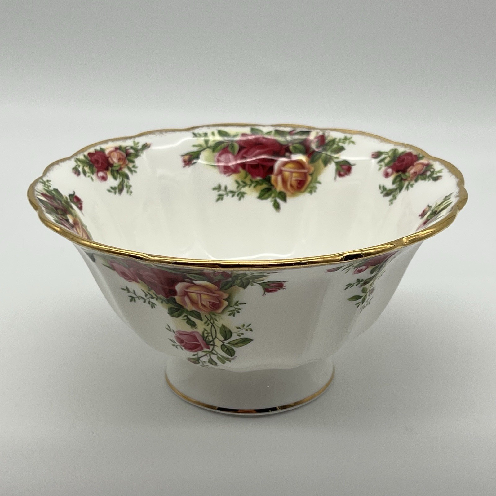 Vintage Royal Albert Old Country Roses Round Fluted Bowl 1962 Made In England ￼