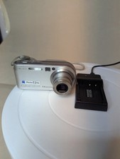 Sony Digital Camera Cybershot DSC-P200 7.2MP Silver with Battery and Charger