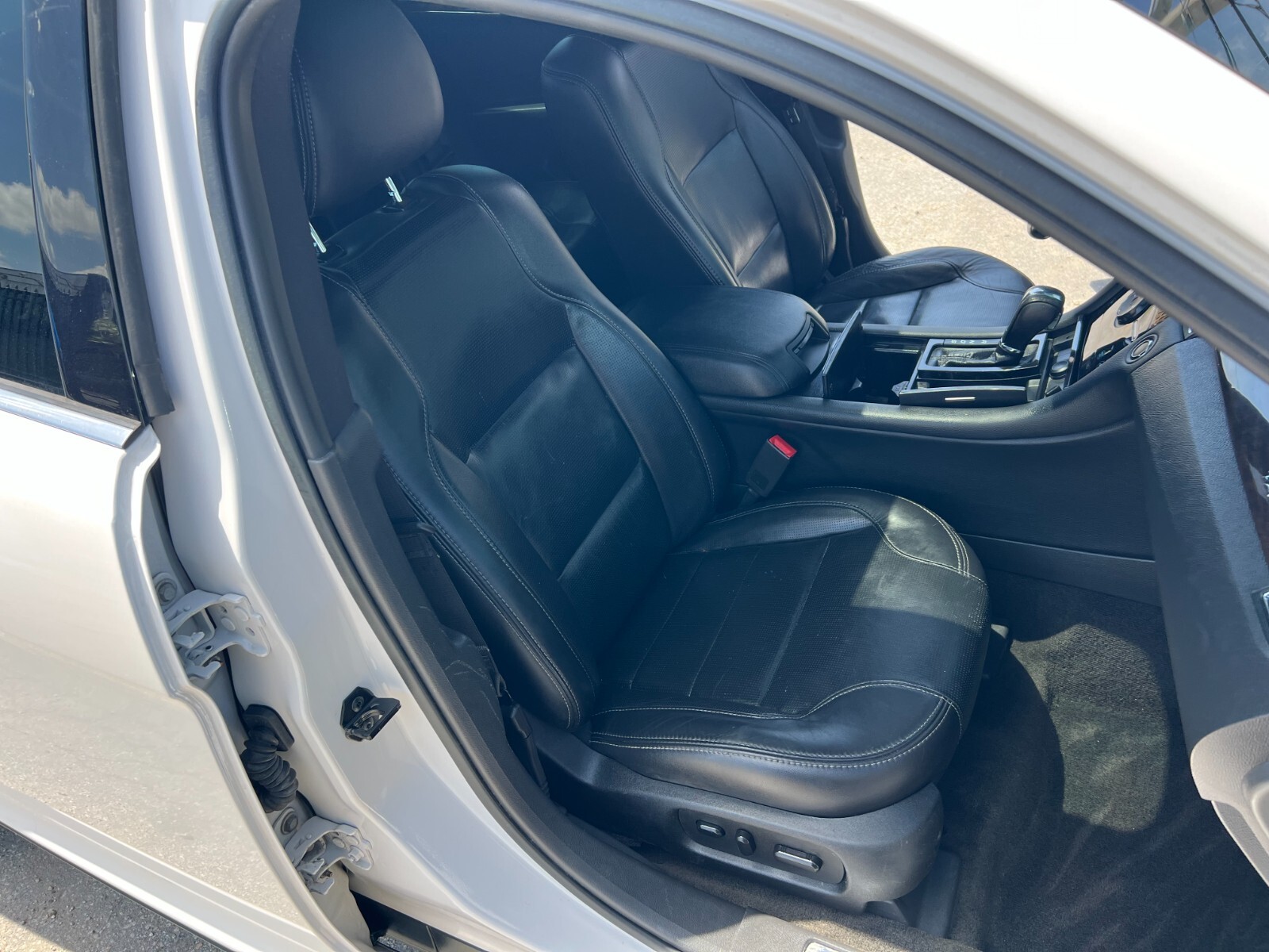 Ford Taurus - Image 16