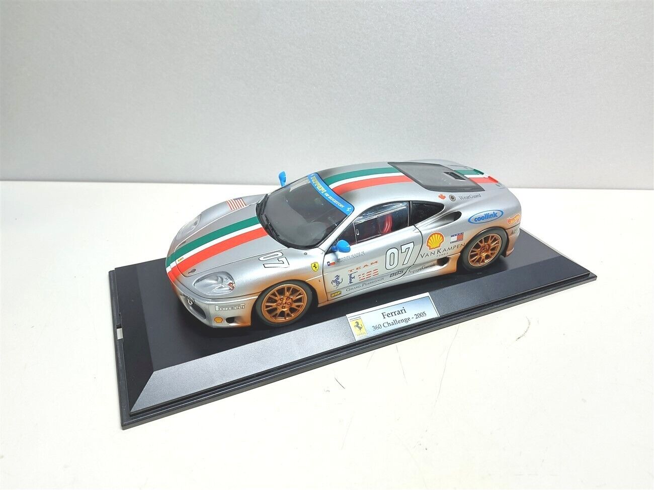 Foto 1 di 9