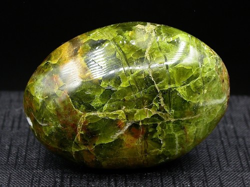 KUCHEN, ROLLSTEIN OPAL PISTAZIE - MADAGASKAR - 116 g
