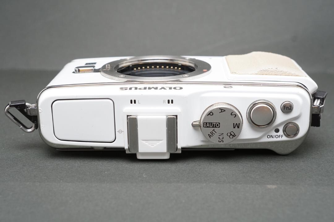 OLYMPUS Mirrorless SLR PEN E-P3 Body White E-P3 BODY WHT 12.3