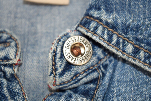 Vintage Guess Jeans Shirt Size M/L 90s Fitted Light Denim Silver Donut Buttons - Picture 5 of 11
