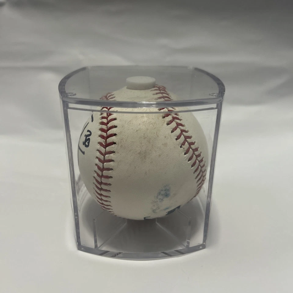Pelota de béisbol firmada por Tyler Naquin - Indios de Cleveland - Juego usada Foto 2 de 4