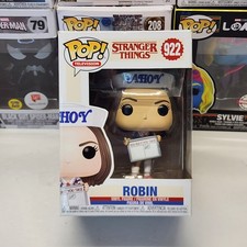 Funko Pop! Stranger Things Robin #922 Scoops Ahoy Figura Coleccionable Caja Dañada