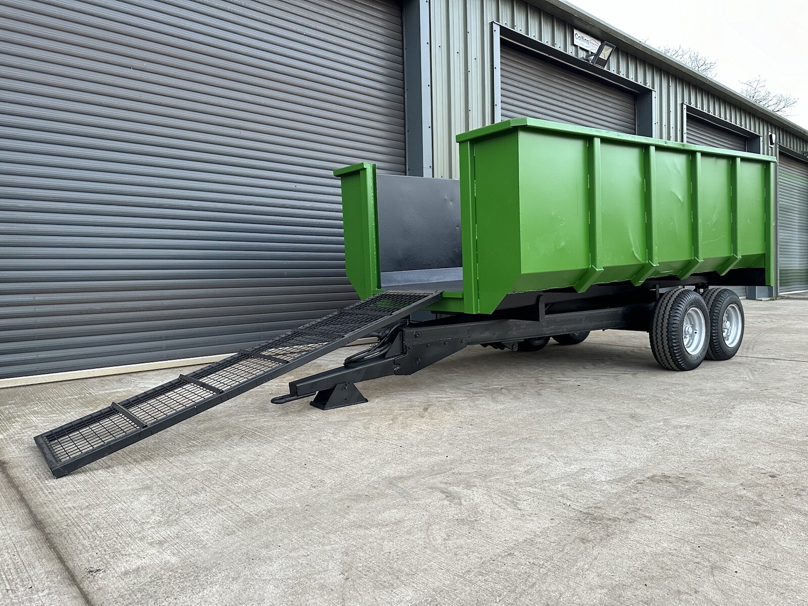 68 Ton Tipping Trailer, Muck/Dump Trailer, Front Loading Ramp Equine