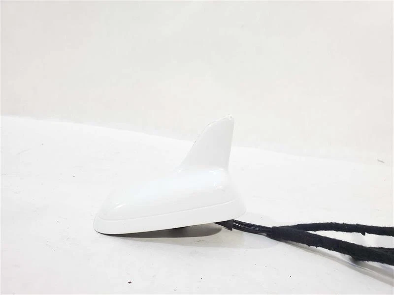 Радио антенна белый Sharkfin PN:8J8035503 OEM 2009 Audi TT - Изображение 3 из 4