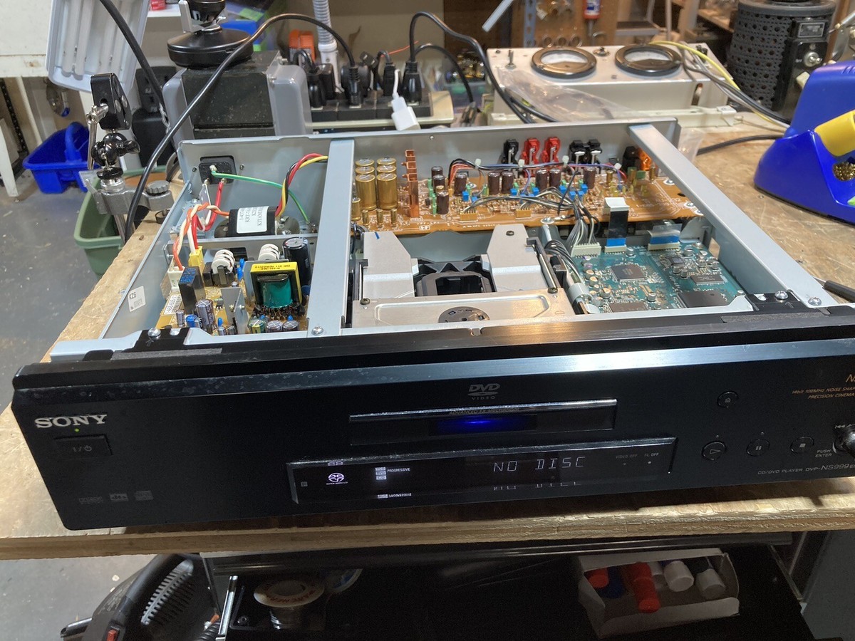 ソニーCD/DVDプレーヤーDVP-NS９９９ES Sony ES DVP-NS999ES (Silver) DVD/CD/SACD player at Crutchfield