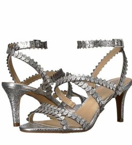 vince camuto yuria