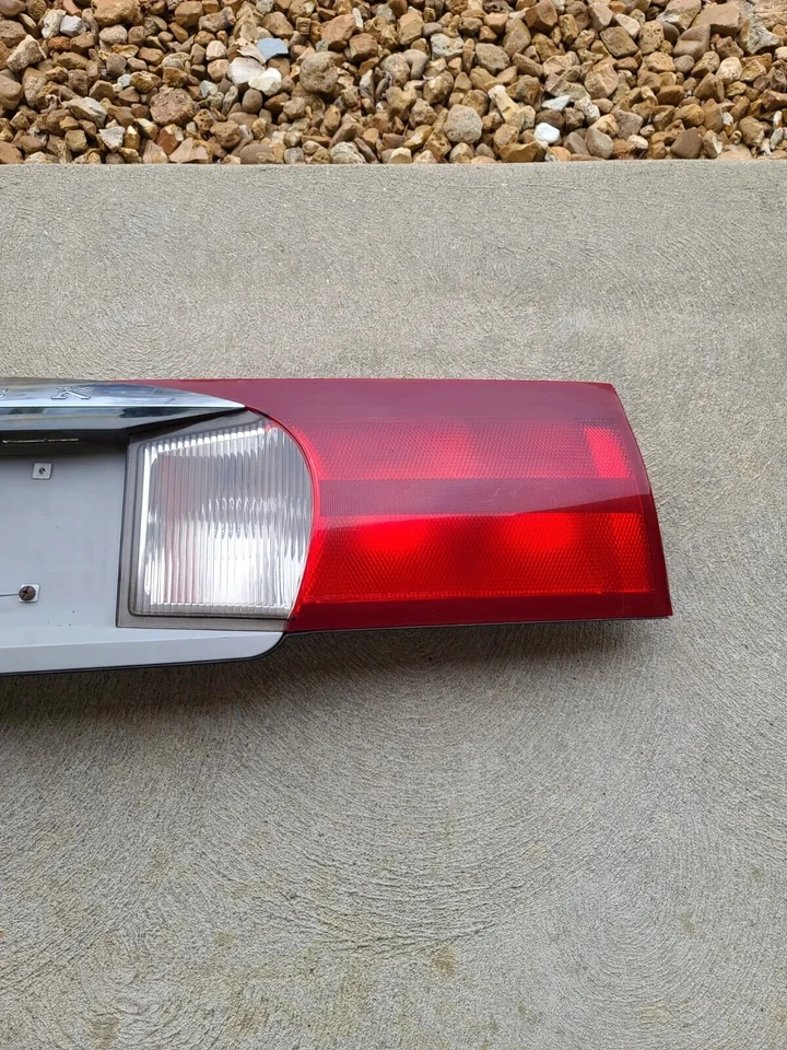 ✅ 02 03 04 05 06 07 BUICK RENDEZVOUS ESCOTILLA CENTRAL TRASERA PANEL DE LUZ TRASERA OEM Foto 3 de 4