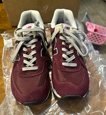 Imagen de New Balance Burgundy/Gray Low Top Lace-Up Athletic Sneaker Unisex Pre-Owned