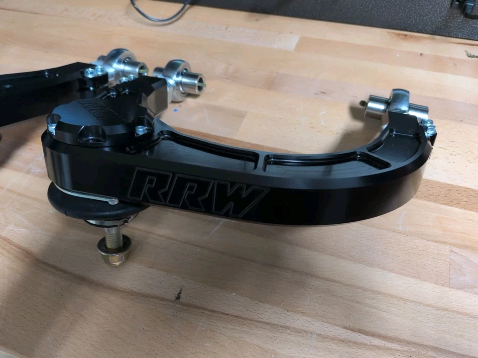 Brazos de control superiores ajustables RRW Billet Uniball | Toyota Tacoma 2024 2025 Foto 2 de 4