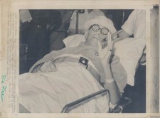 1974 Comedian George Burns Los Angeles Ca Lebanon Hospital Wirephoto 8x10