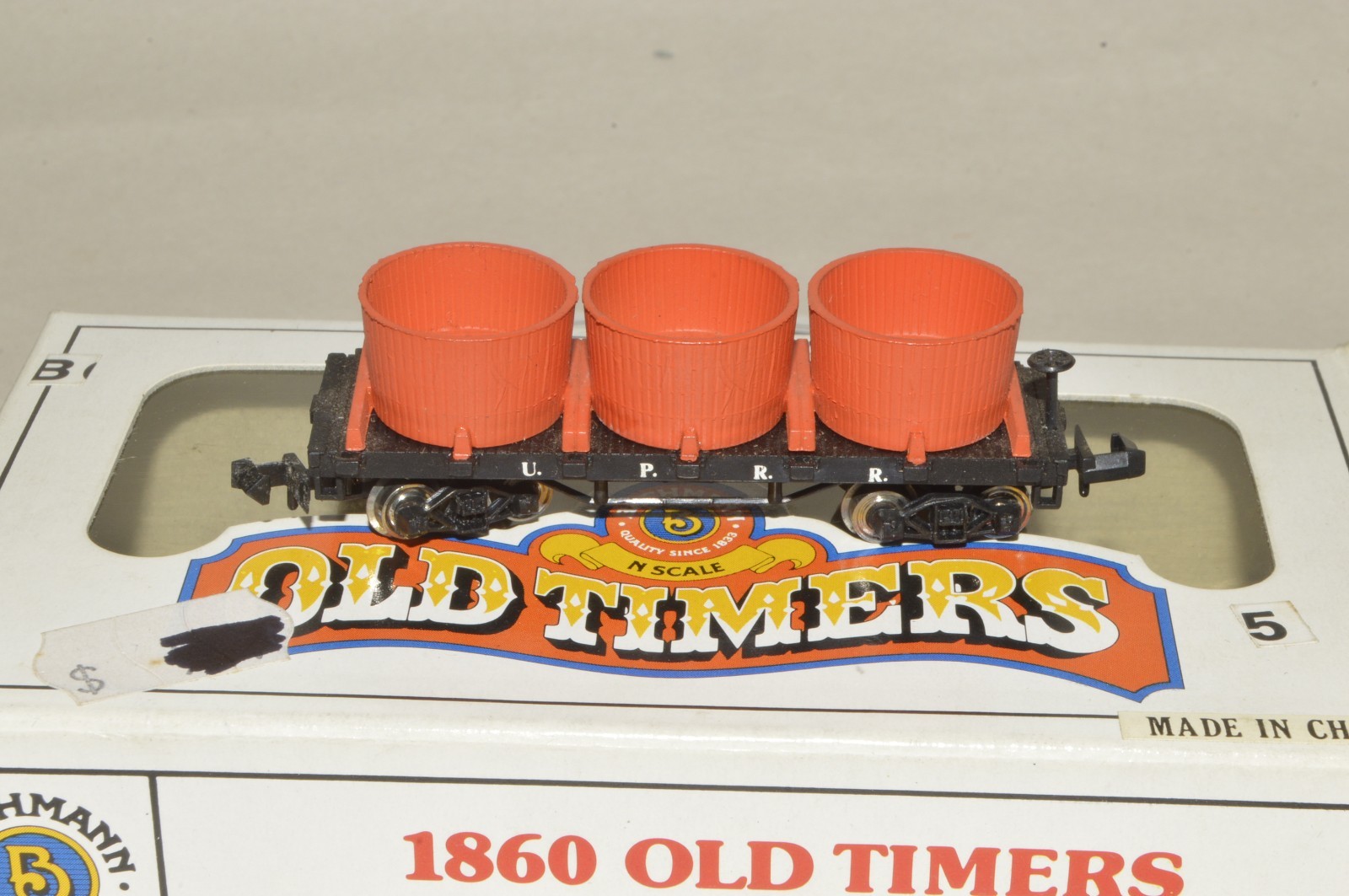 N scale Bachmann Union pacific RR 34' old time water tank car train