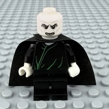 LEGO Lord Voldemort Minifigure Green Robe Lines, Cape - Harry Potter dim037