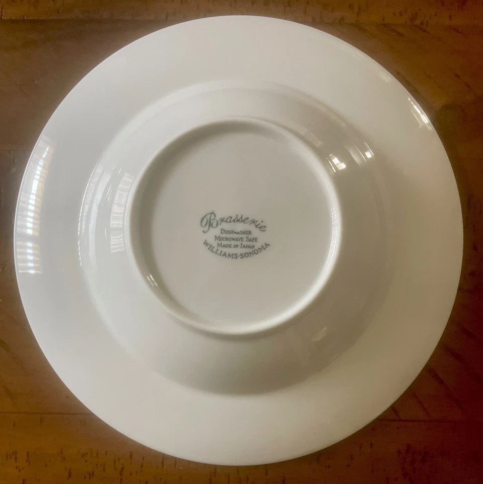 Williams Sonoma Brasserie White Porcelain Rimmed Pasta Soup Bowl(s) 11" D Japan - Image 3 of 4
