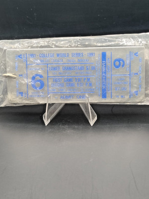 1991 College World Series 'Three Million Fans' Keychain In Sealed Orig Plastic!!