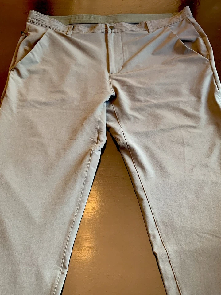 Pantalones chinos Russell Athletic Tech verdes exteriores bolsillos con cremallera para hombre talla L activos Foto 3 de 4