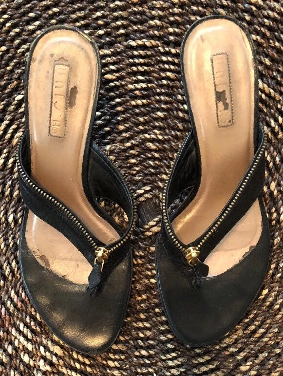UNISA Black Zipper Sandals Flip Flops size 9 Thong Sandal Slip