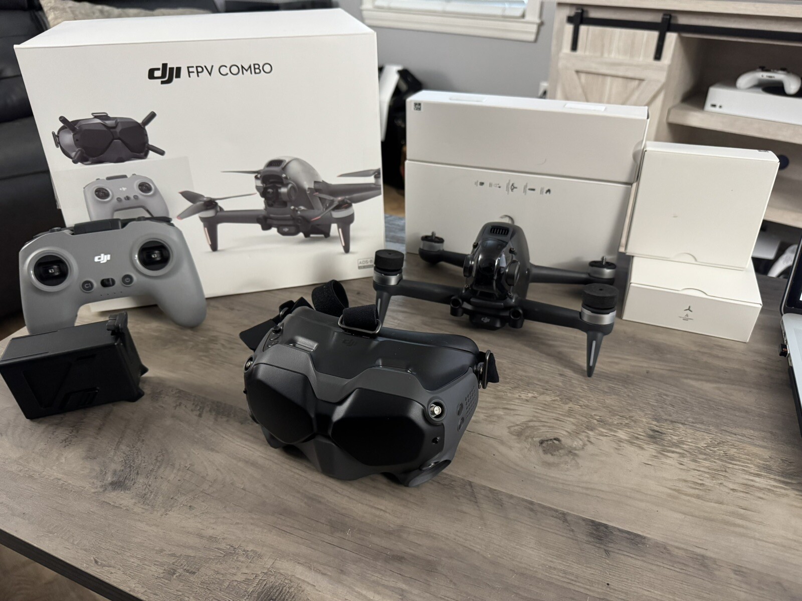 DJI FPV Drone with Controller Goggles and 2 Batteries Fully Functional-image