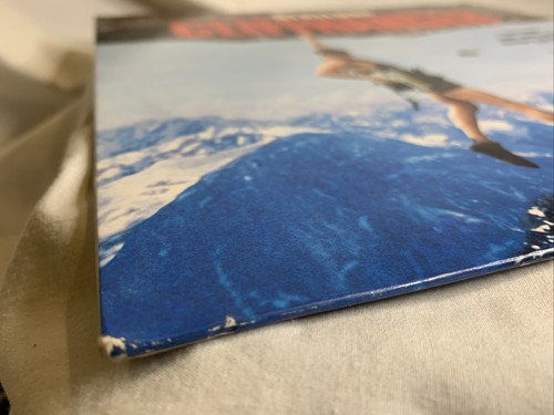 Cliffhanger Laserdisc Deluxe Widescreen Version - Picture 3 of 6